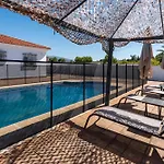 בית נופש Casa Con Piscina La Madriguera *